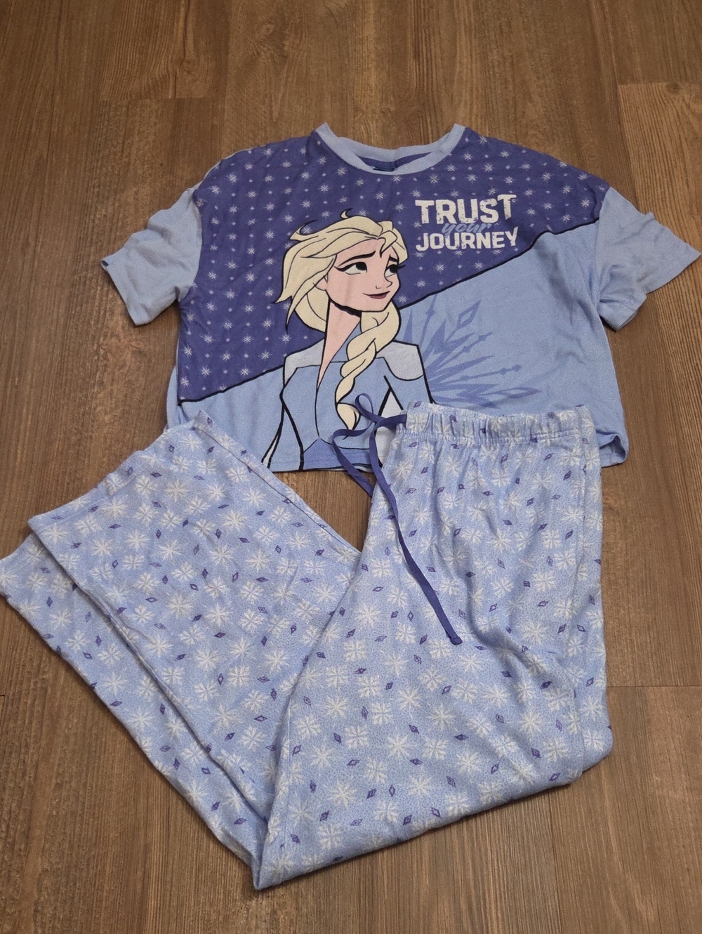 Womans Disney Frozen Pajama Set
